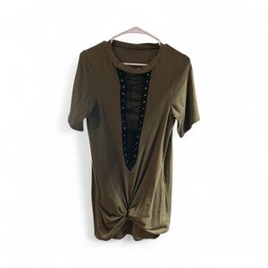 Stylish Olive Lace-Up Back Tee women’s large